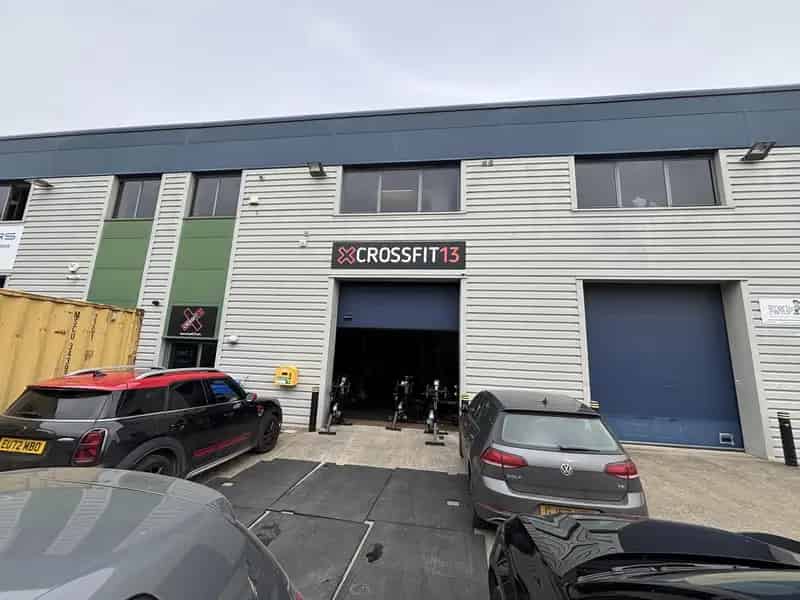 Industrial Warehouse with Gym - High Ceilings and Parking