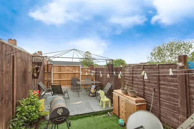 3-Bed Maisonette Near Stevenage Town - Chain Free Freehold