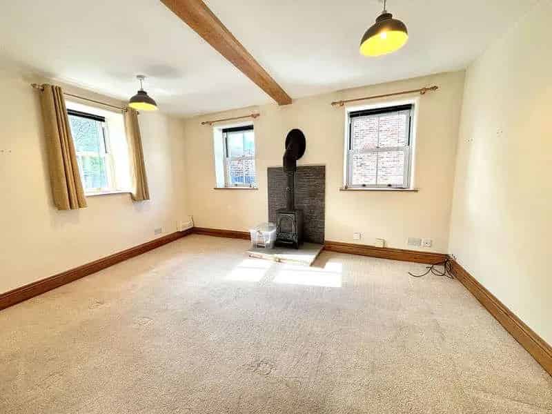 2 bed house for sale