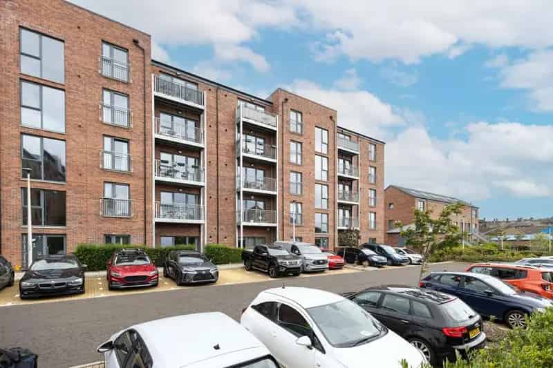 3 Bedroom Flat for Sale in Edinburgh