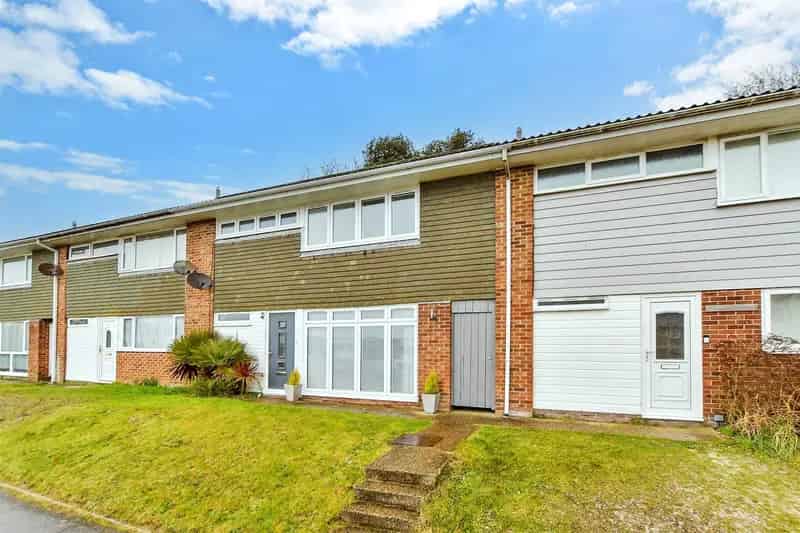 3 Bedroom Terraced House for Sale Near London