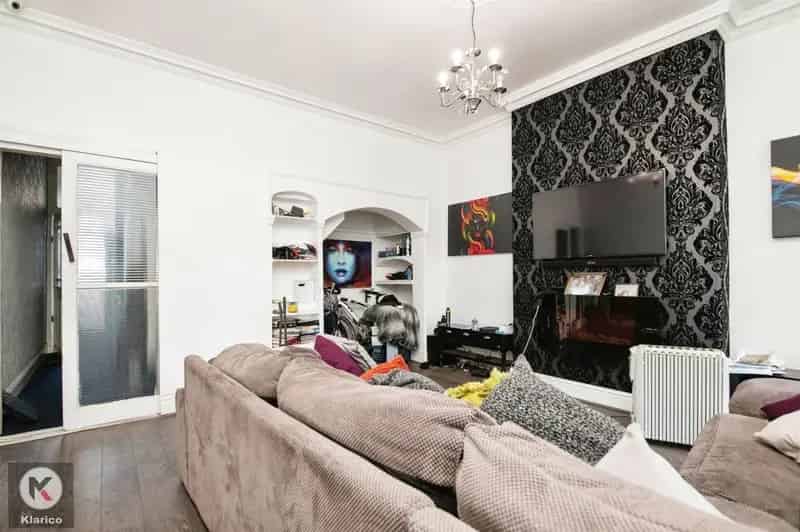 Smethwick Family Home Near Bearwood High Street 3 Beds