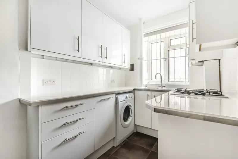 Modern 2-Bed Apartment in Vibrant London Neighborhood