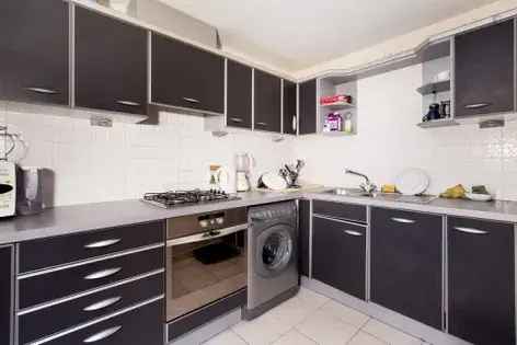 3 Bedroom House in Blackwall East London Near Public Transport