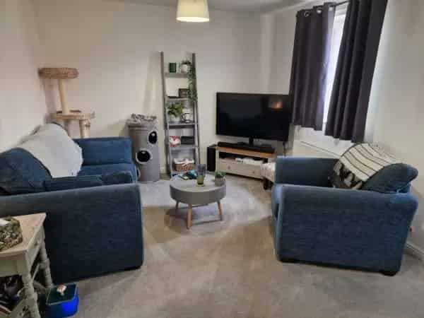 Lovely 2 Bed House Near Amenities and Town Centre
