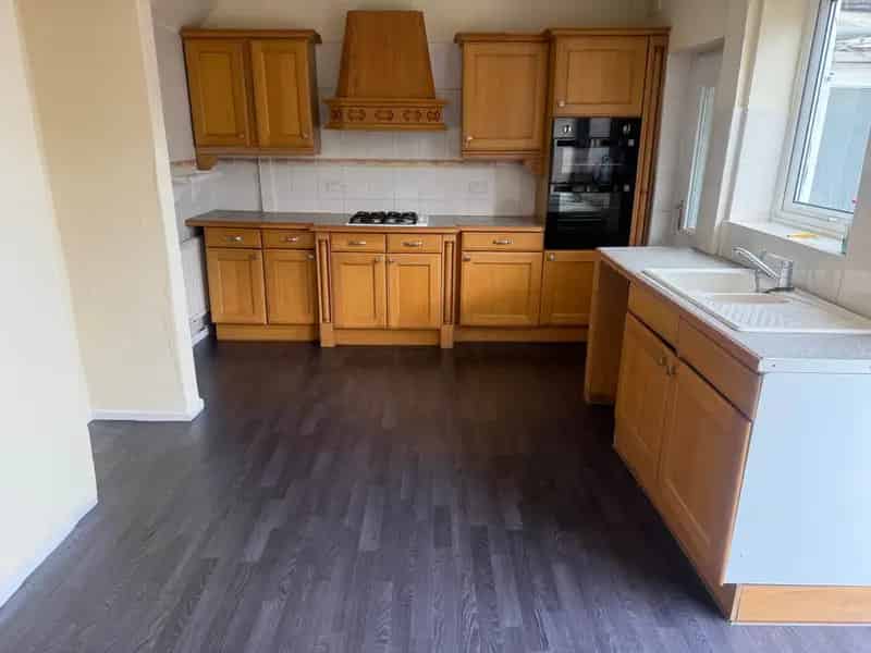 3 Bedroom Semi-Detached House to Rent