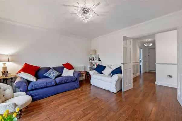 Ground Floor Apartment in Knights Place Windsor