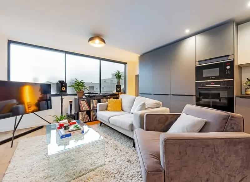3 Floor Bedroom Apartment Wick Road  596 Sq Ft