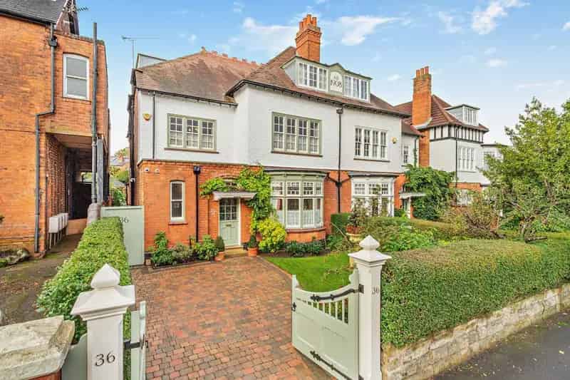 5 Bedroom Semi Detached House For Sale