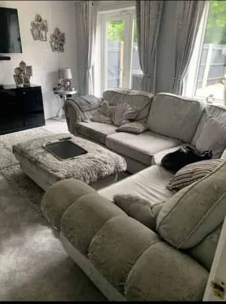3 Bed End Plot House Thrapston Large Garden New Carpets Parking