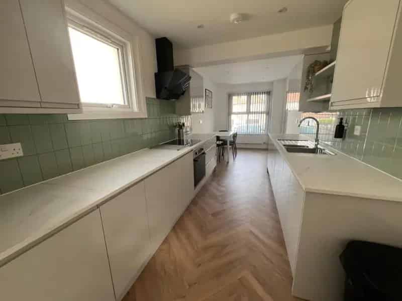 Double Room in Newly Renovated House En Suite