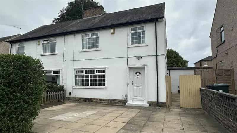 3 Bedroom Semi Detached House To Rent