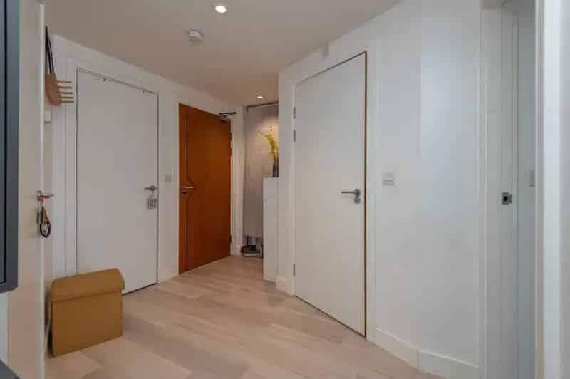 2 Bedroom Flat House to Rent in Leeds Dock