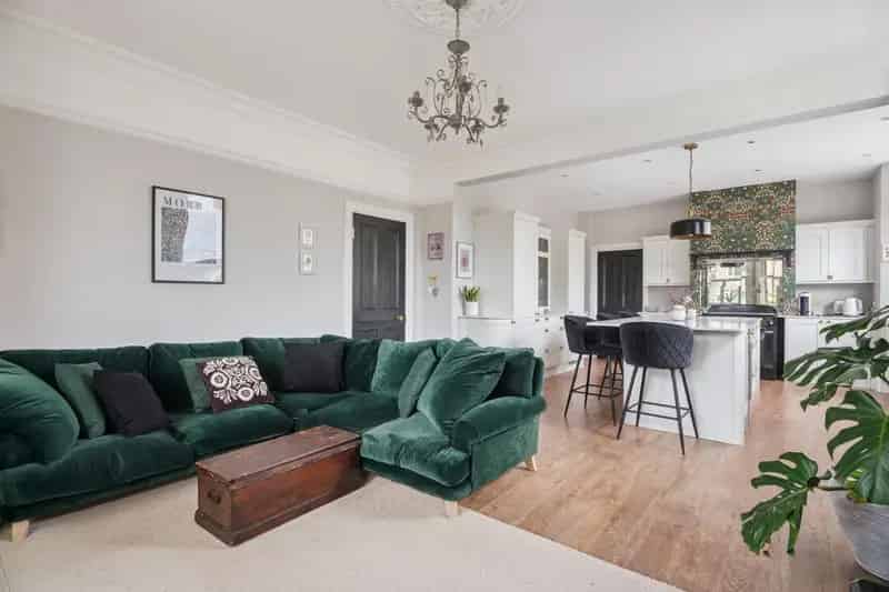 Detached House for sale with 5 bedrooms, High Street, Eaton Bray