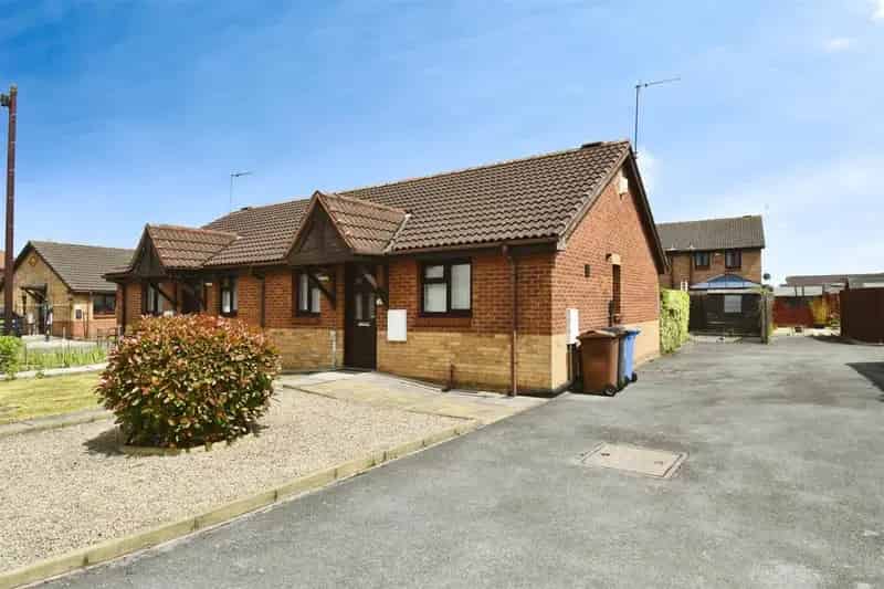 2 bedroom semi-detached bungalow for sale