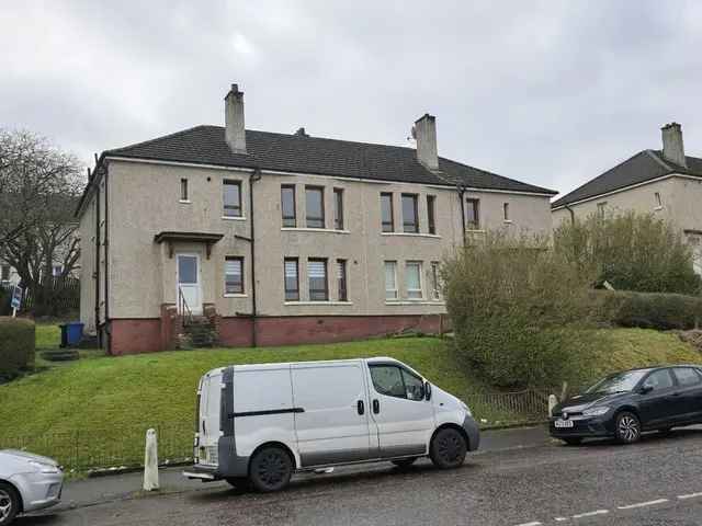 3 Bedroom Flat for Sale with Tenant - Investment Opportunity