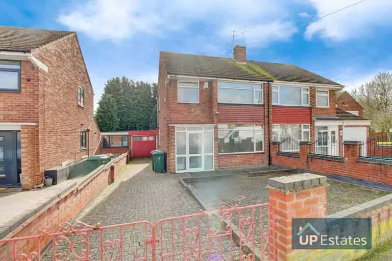 3 Bedroom Semi Detached House to Rent No Forward Chain
