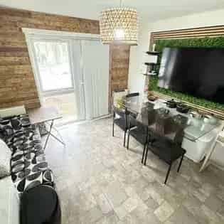 2 Bedroom Maisonette Manchester Near Schools and Transport