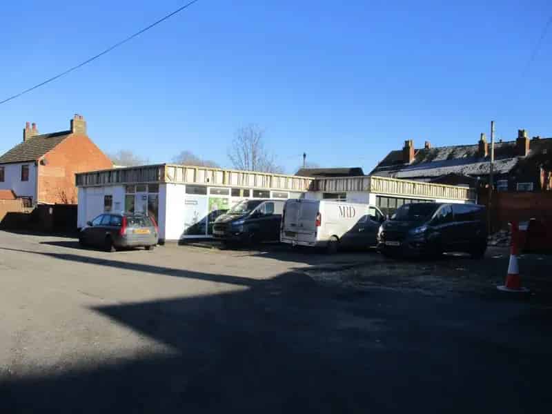 Retail Showroom Office Business Unit 2613 sq ft