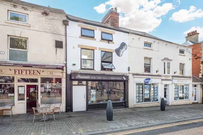 Three Story Commercial Building For Rent Stroud Town Centre