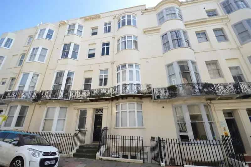 2 Bedroom Apartment Near Beach Fully Furnished Grade II Listed