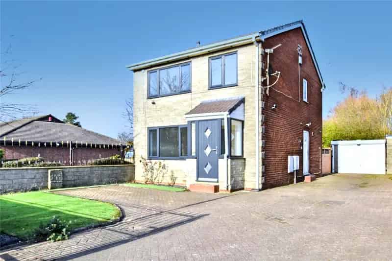 3 Bed Detached House Morley Recently Renovated