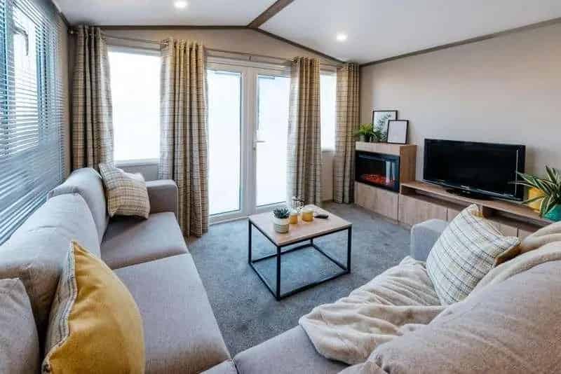 2 Bed Lodge Retirement Home Hot Tub Decking Parking