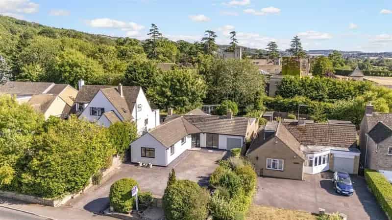 4 bedroom detached bungalow for sale