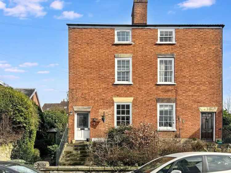 3 Bedroom Semi-Detached House for Sale in North Gloucestershire