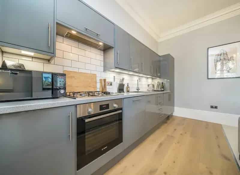 Victorian Apartment Near Surbiton Station