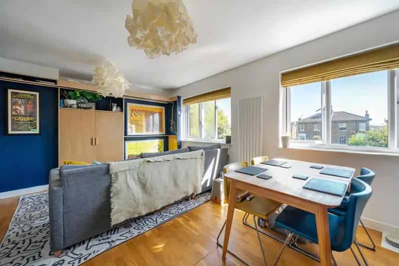 Two Double Bedroom Maisonette with Private Garden