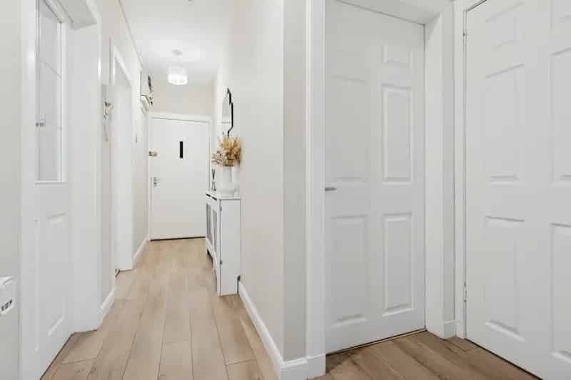 Modern Ground Floor Apartment with Private Garden - 2 Double Bedrooms
