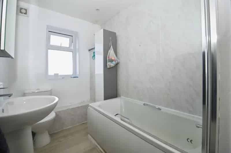 2 Bedroom Apartment near Schools and Shops