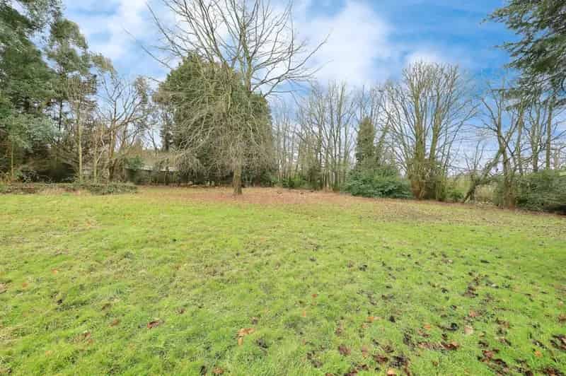 Fantastic Five Bedroom Family Home in Stunning Scenic Village