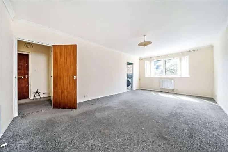 2 bed flat for sale