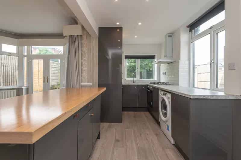 3 Bedroom Semi-Detached House to Rent Scott Hall Road