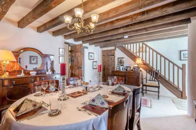 Grade II Listed Thatched Barn with Three Bedrooms and Farmland Views