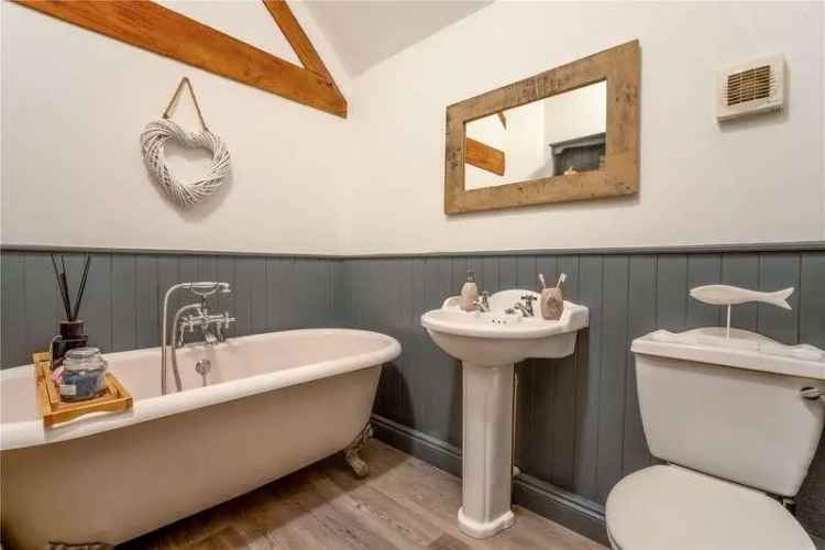 4 Bed House For Sale in Worcestershire Countryside