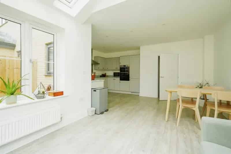 Four Bedroom Semi-Detached Family Home in Wantage