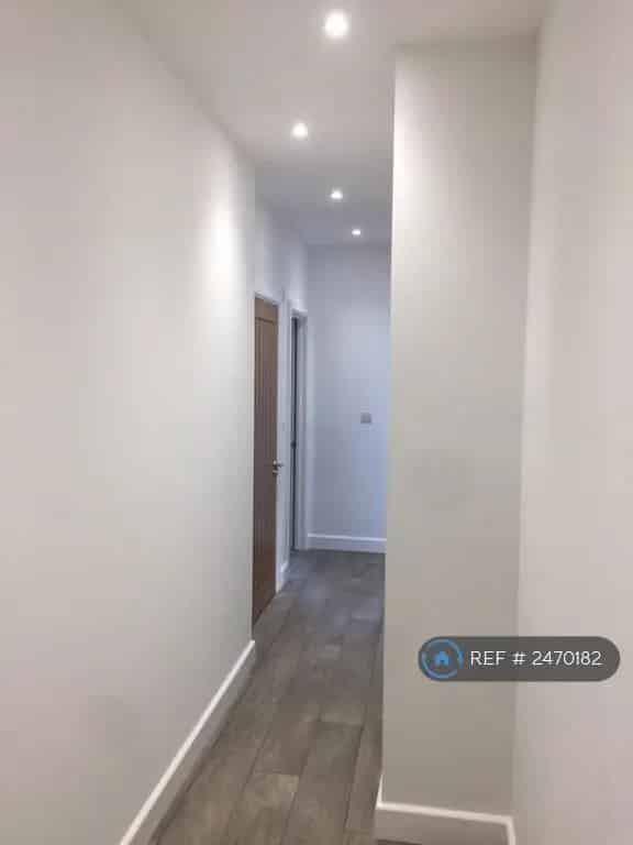 1 Bedroom Flat Available May 12, 2025 Parking Garden Access