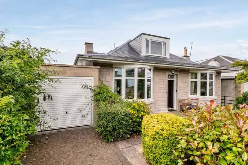 4 Bedroom Bungalow For Sale in Edinburgh