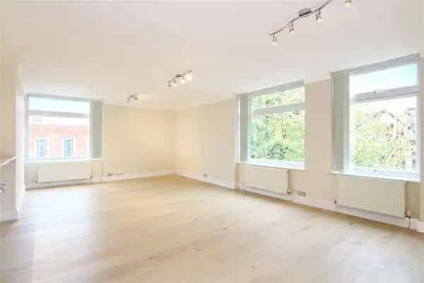Spacious 2-Bedroom Apartment in Wimbledon Village