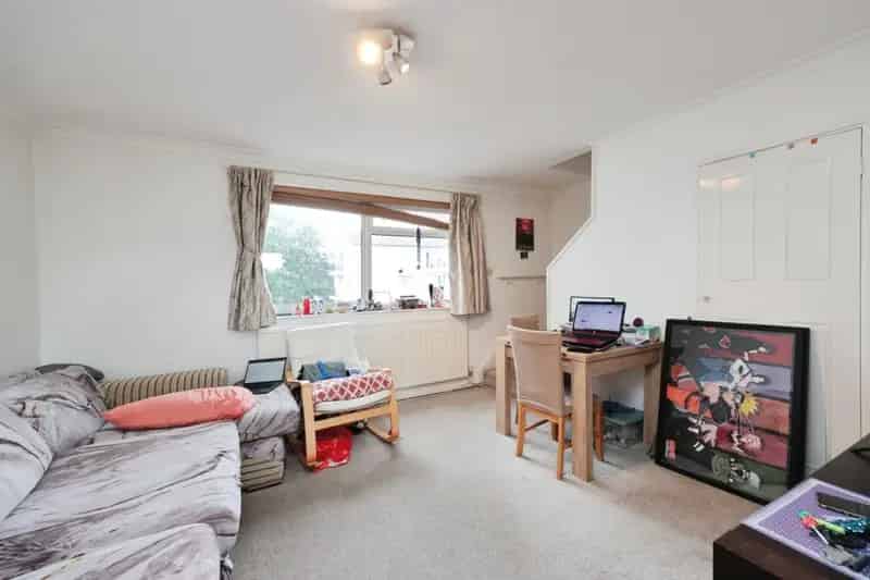 2 Bed Flat for Sale Gerrards Cross - 5.5% Yield