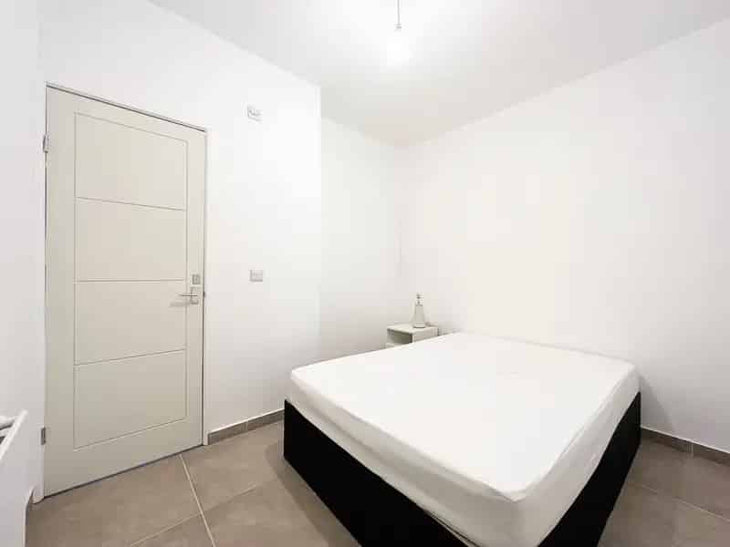 1 bedroom Flat
 To Let