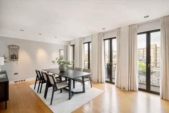 Flat for sale in Davies Street, Mayfair, London W1K