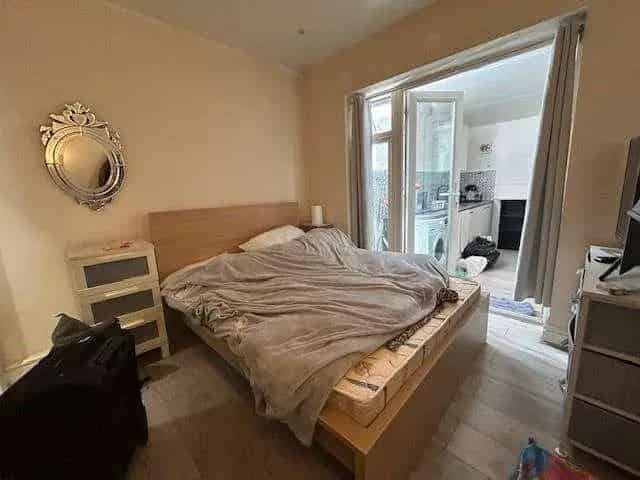2 Bed Flat for Sale Mill Hill Broadway