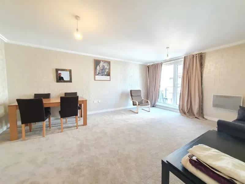 3 Bedroom Flat for Sale