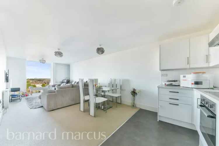 2-Bed Apartment Epsom Town Centre 735 sq ft Modern Commuters Dream