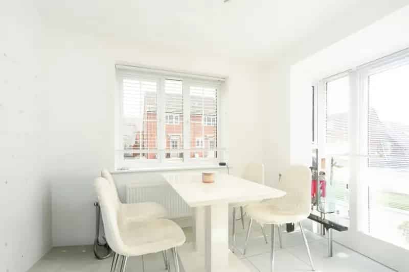 Spacious Barratt Home in Sought After Location