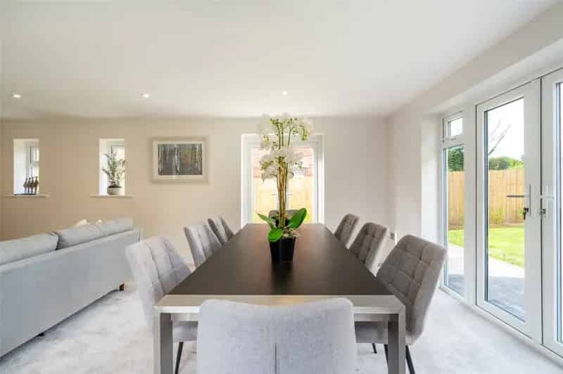 5 Bedroom Detached House Near Canford School